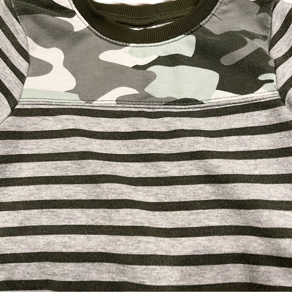 ⭐️ Toddler Boys Sweatshirt With Camo Design | Army Green & Gray | Size 3T - Picture 4 of 7